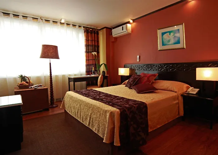Manor Hotel